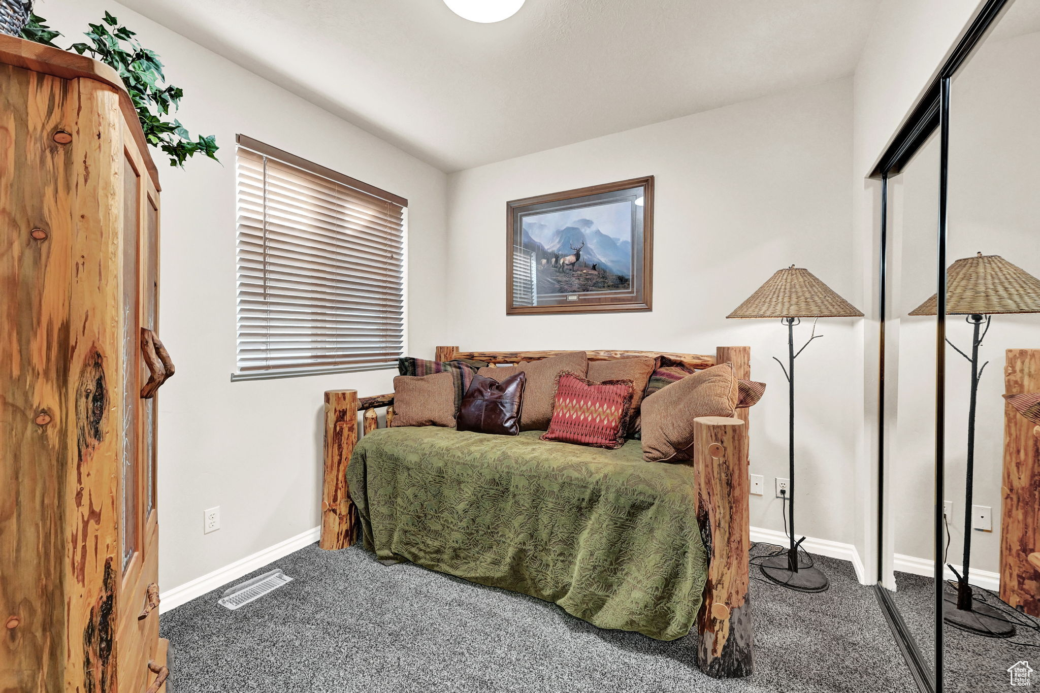 Bedroom with daybed