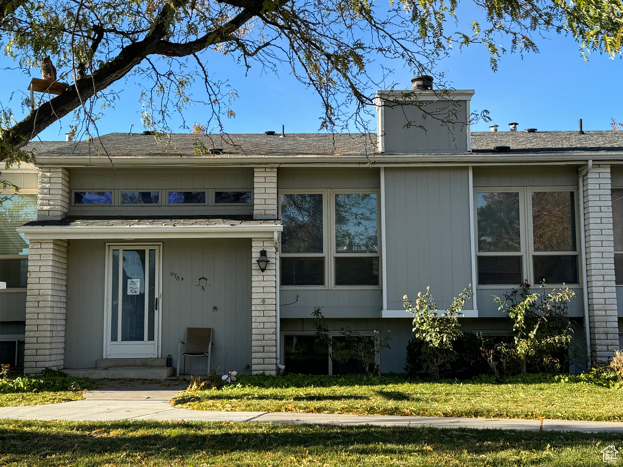 View of front of property featuring a front lawn