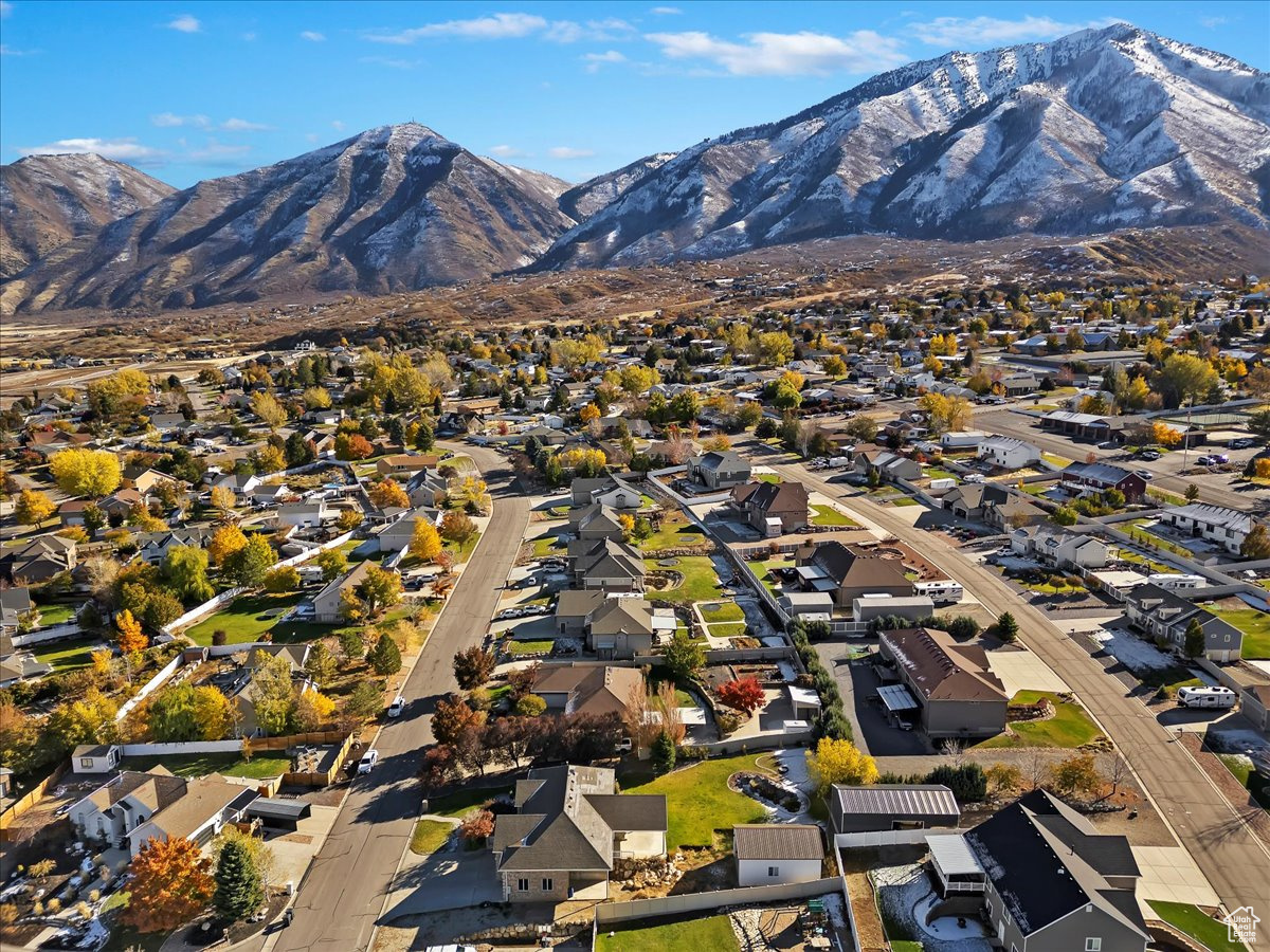 Bird's eye view featuring a mountain view