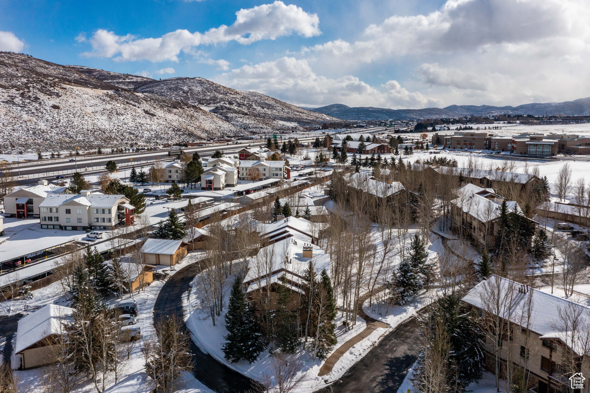 Snowy aerial view featuring a mountain view