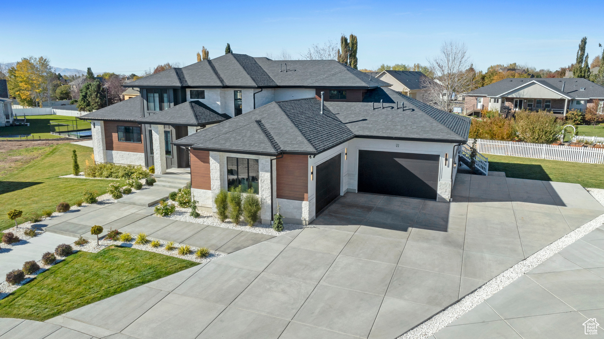 View of front facade with a front lawn and a garage