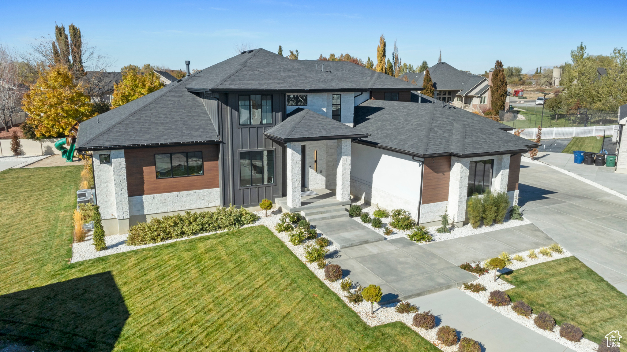 View of front of house with a front yard