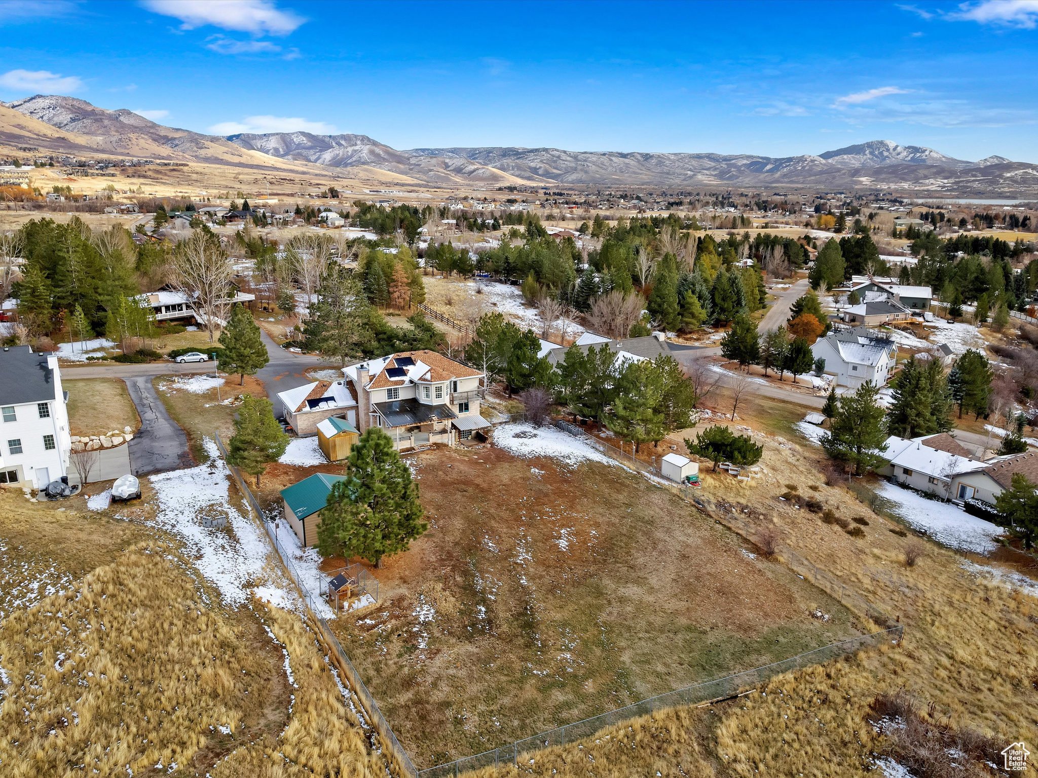 Bird's eye view with a mountain view