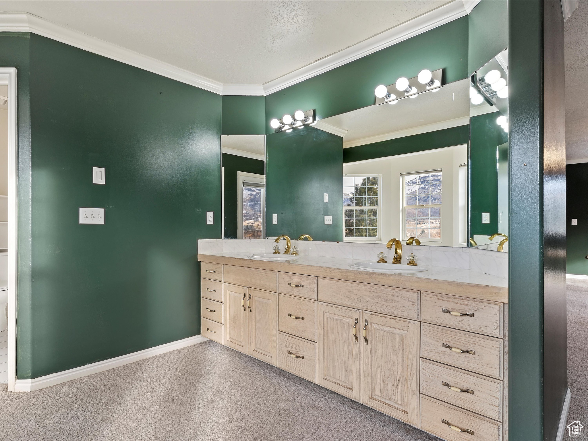 Bathroom with vanity and crown molding