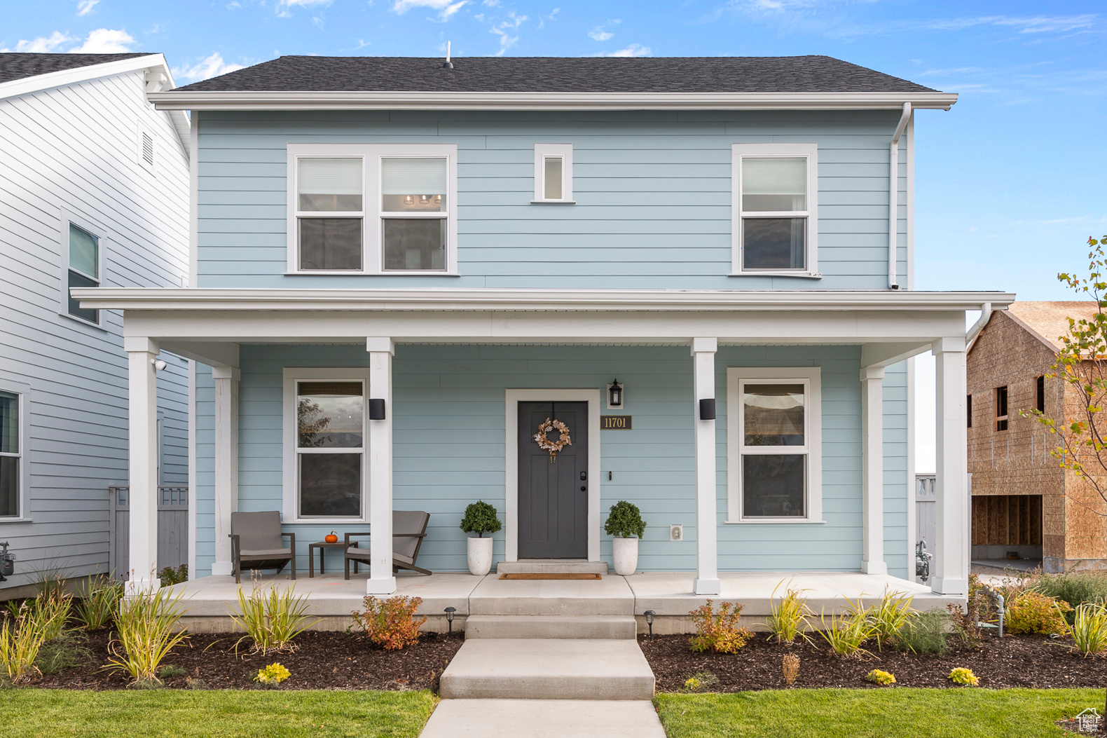 View of front of house featuring a porch