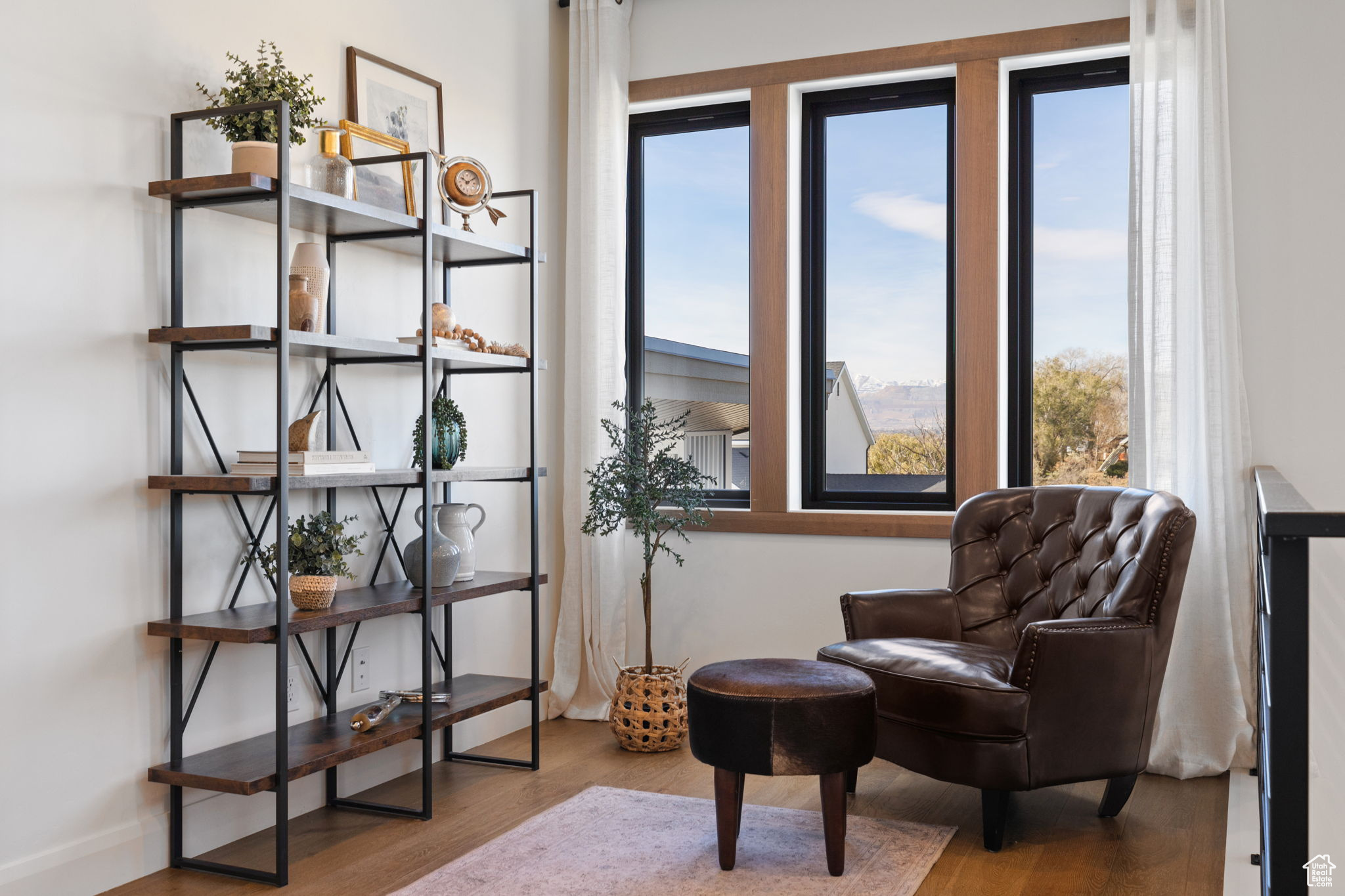 Sitting room with light hardwood / wood-style flooring