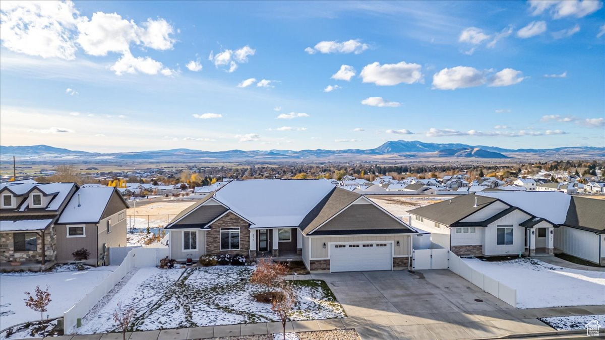 Snowy aerial view featuring a mountain view