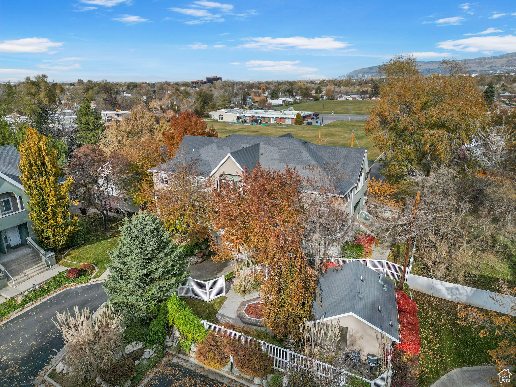 Birds eye view of property