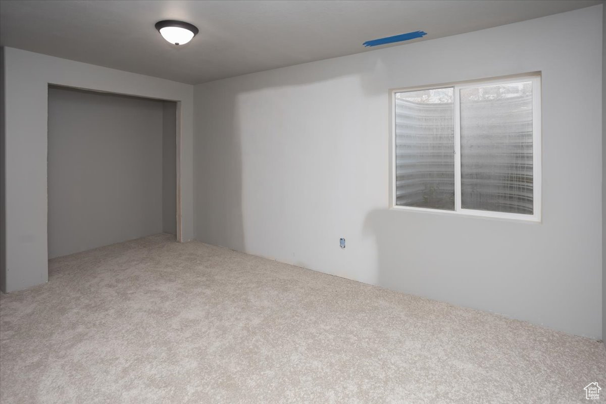 Unfurnished bedroom featuring carpet flooring and a closet