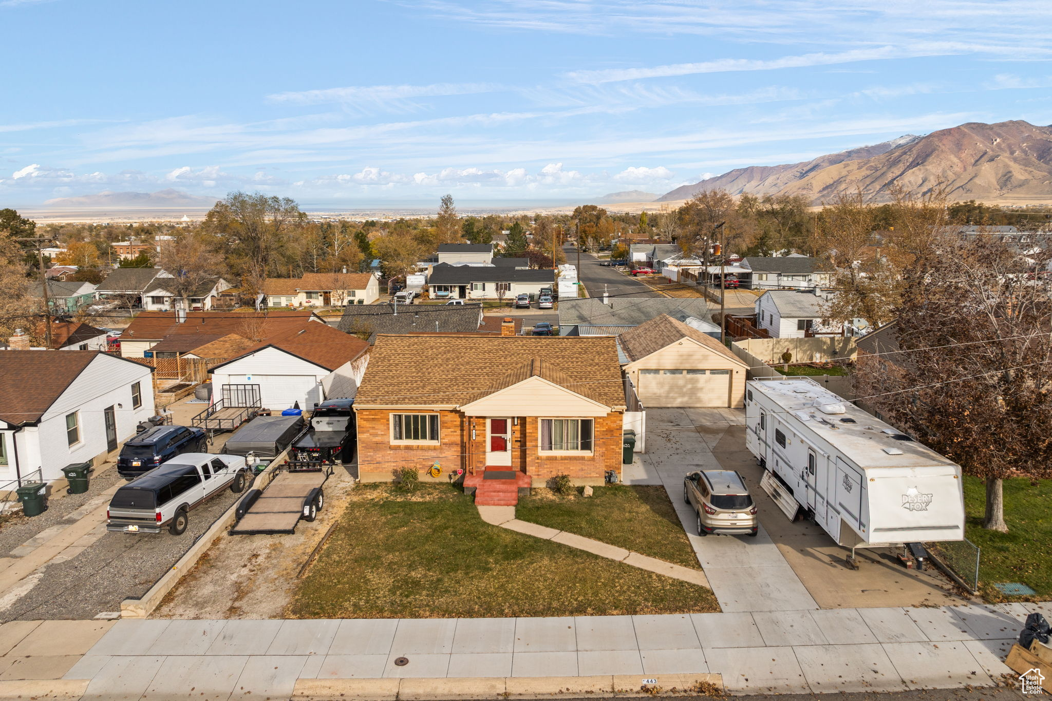 Aerial view with a mountain view