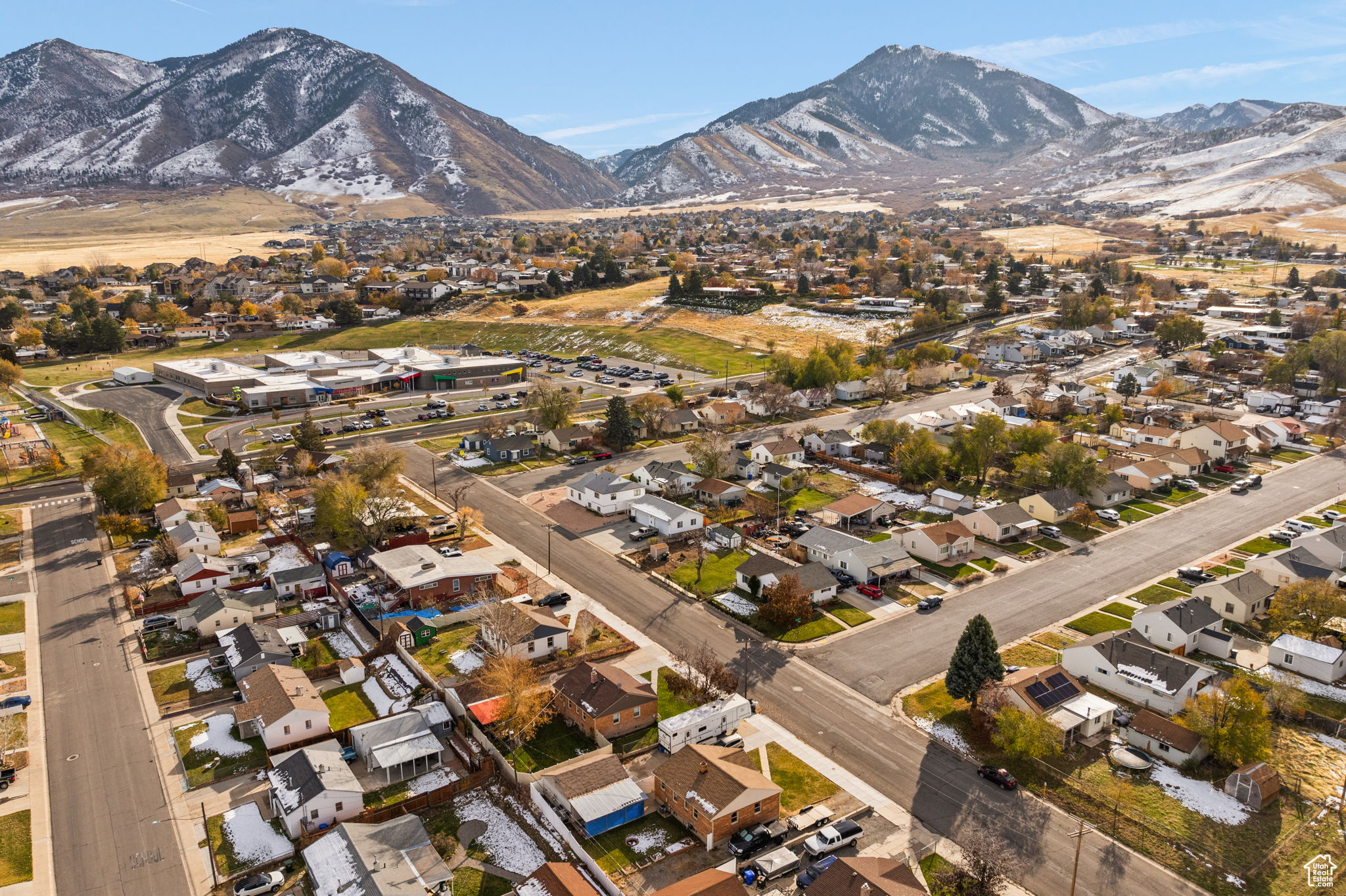 Bird's eye view featuring a mountain view
