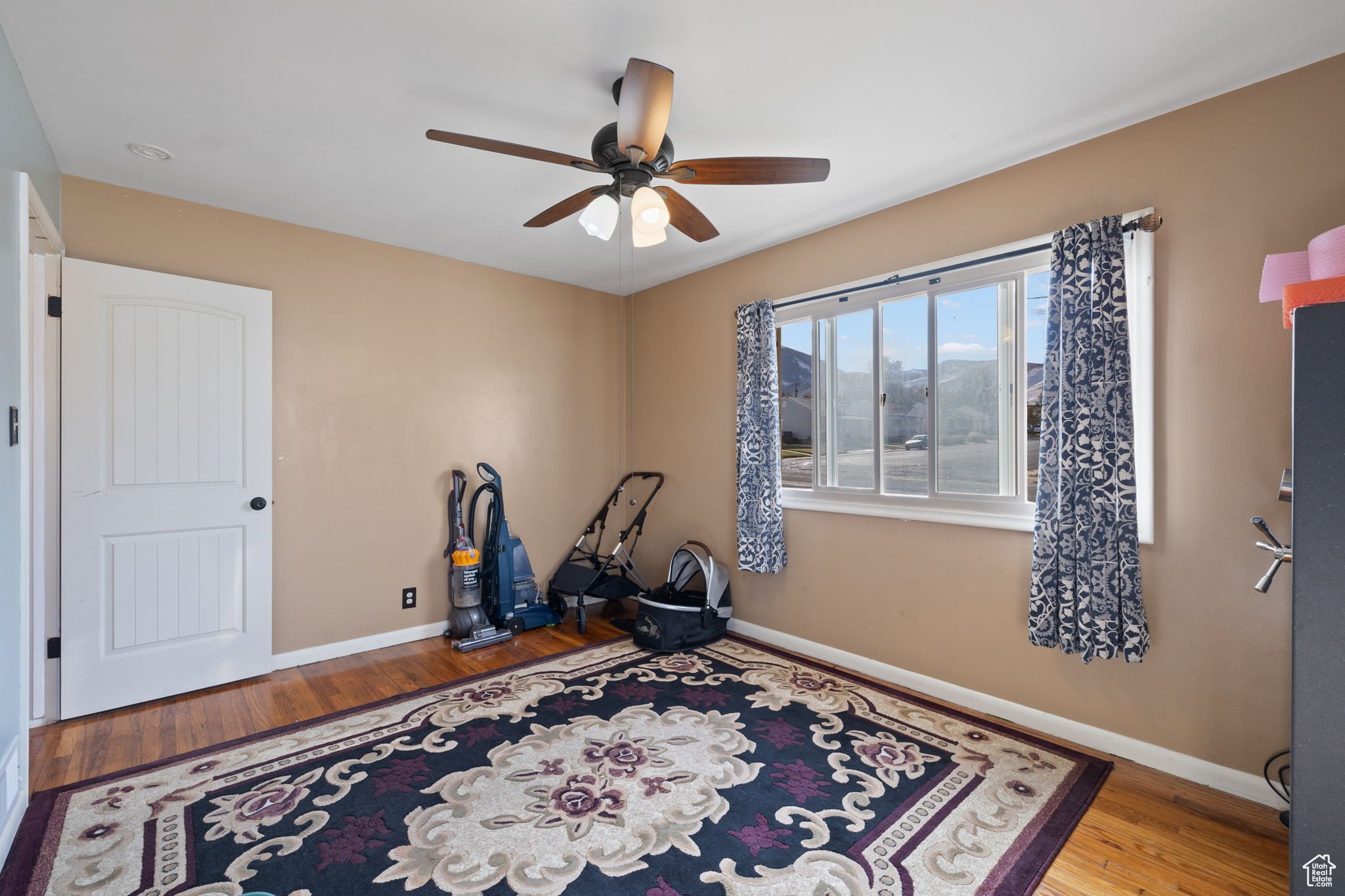 2nd bedroom