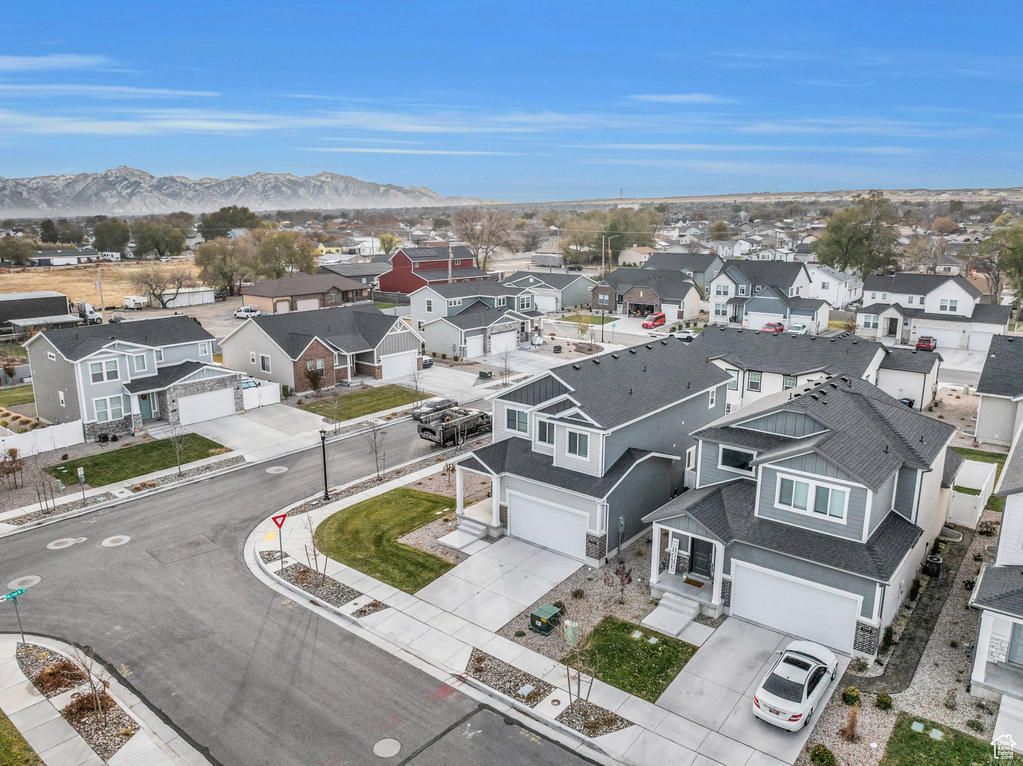 Bird's eye view featuring a mountain view