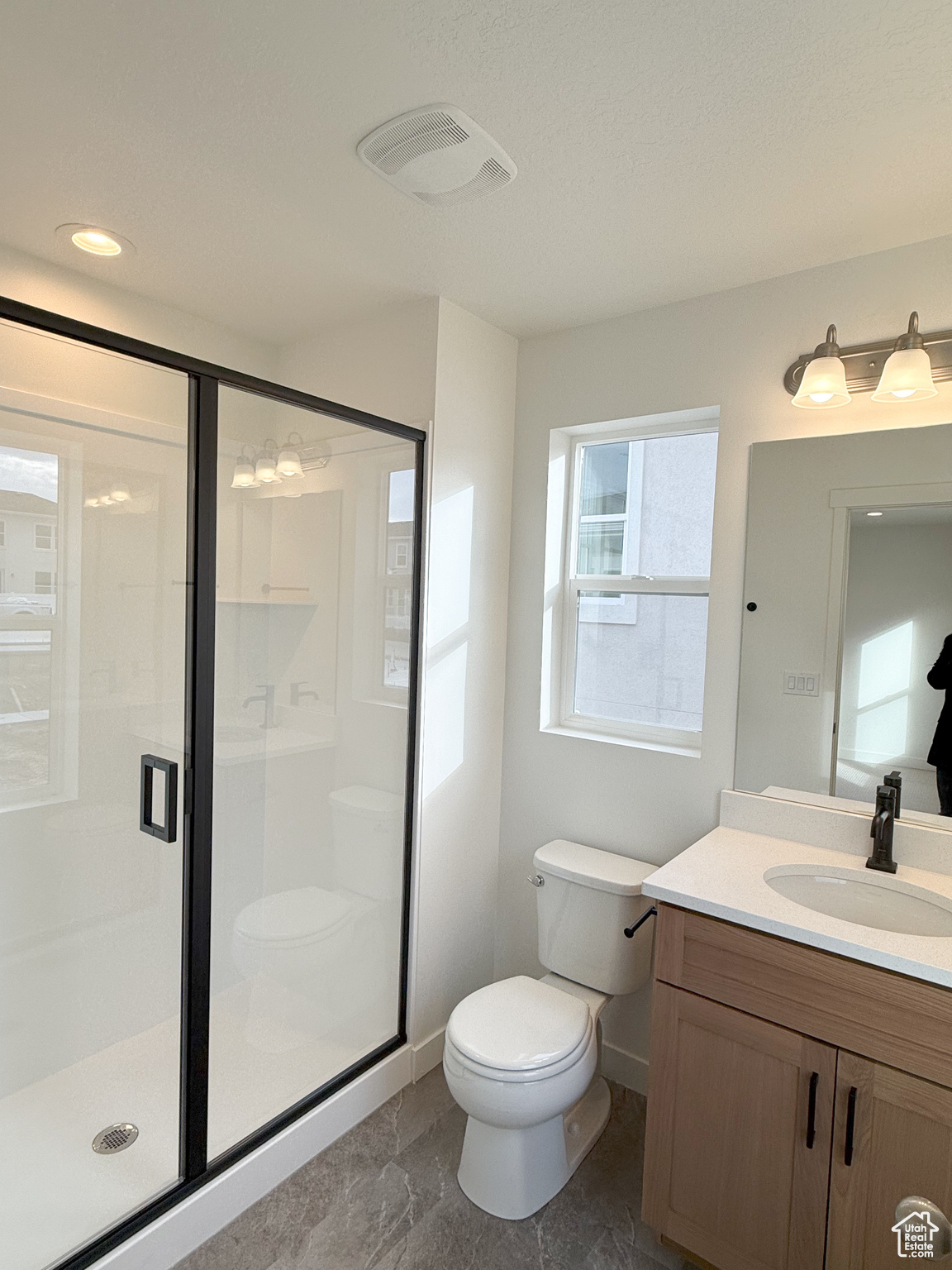 Master Bathroom w/Walk In Shower