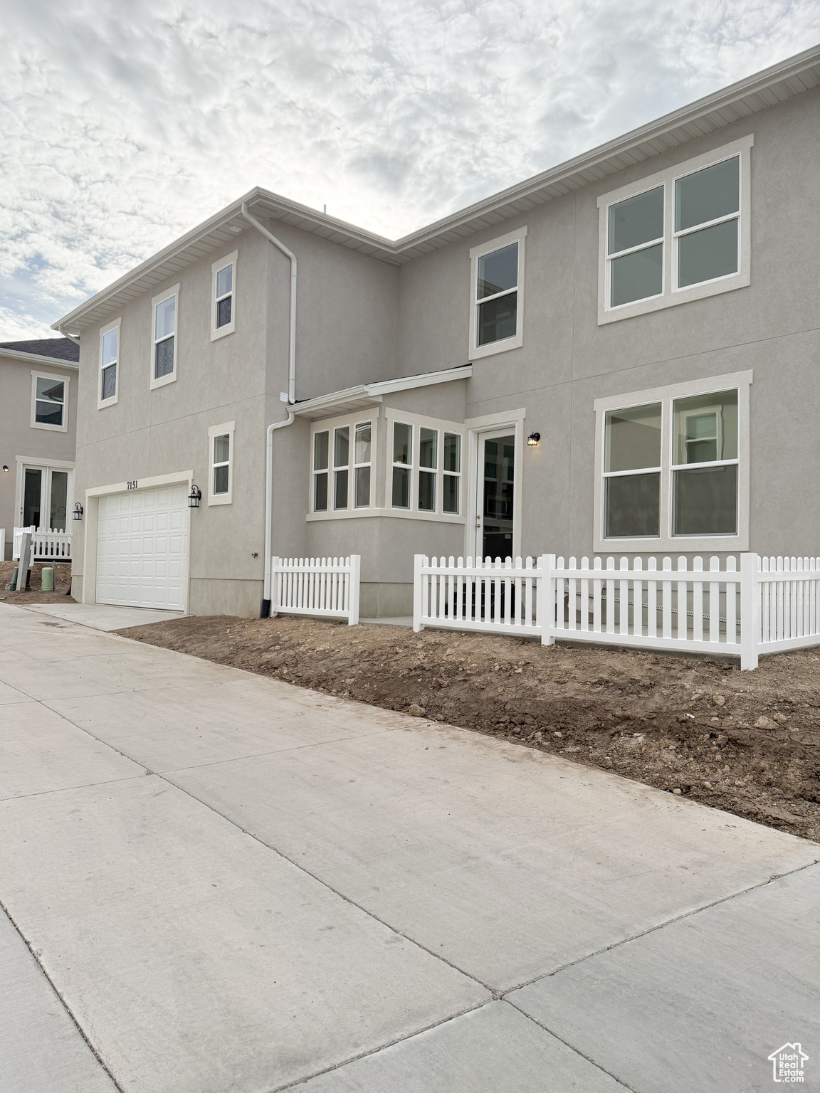 Backyard - Can fence off all the dirt with 6ft privacy fence