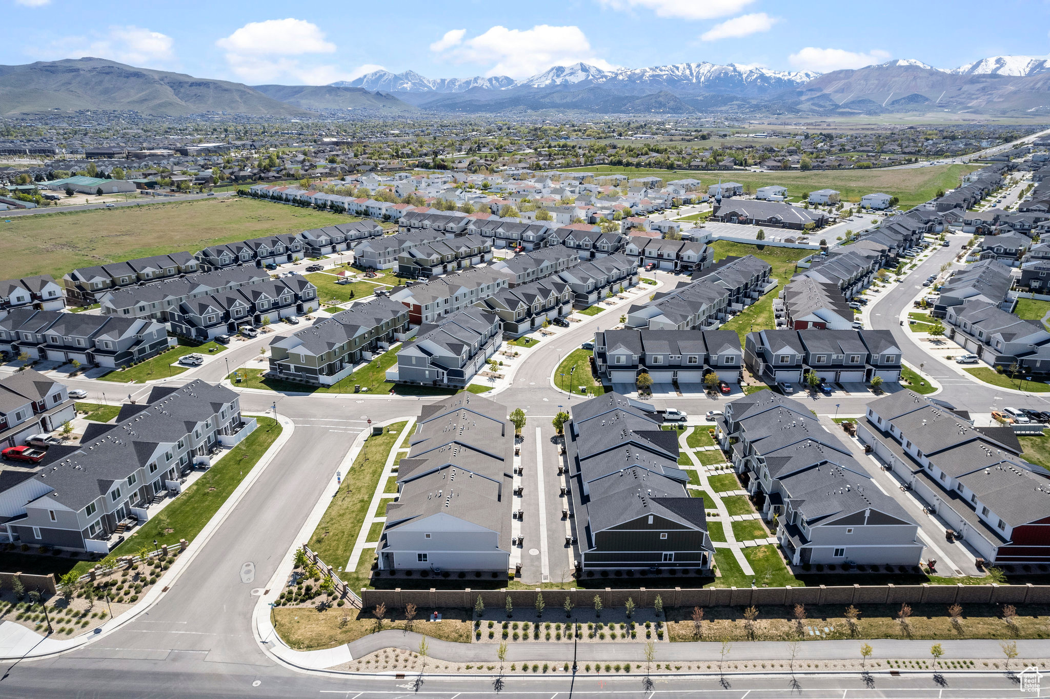 Drone / aerial view featuring a mountain view