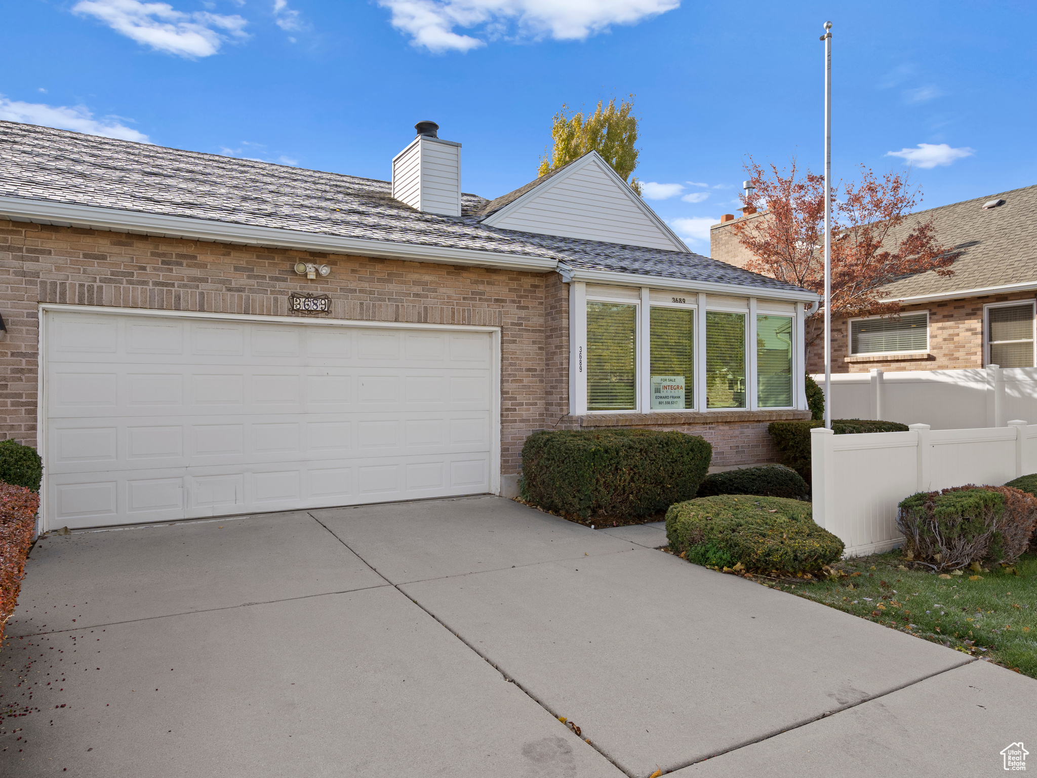 View of front facade with a garage