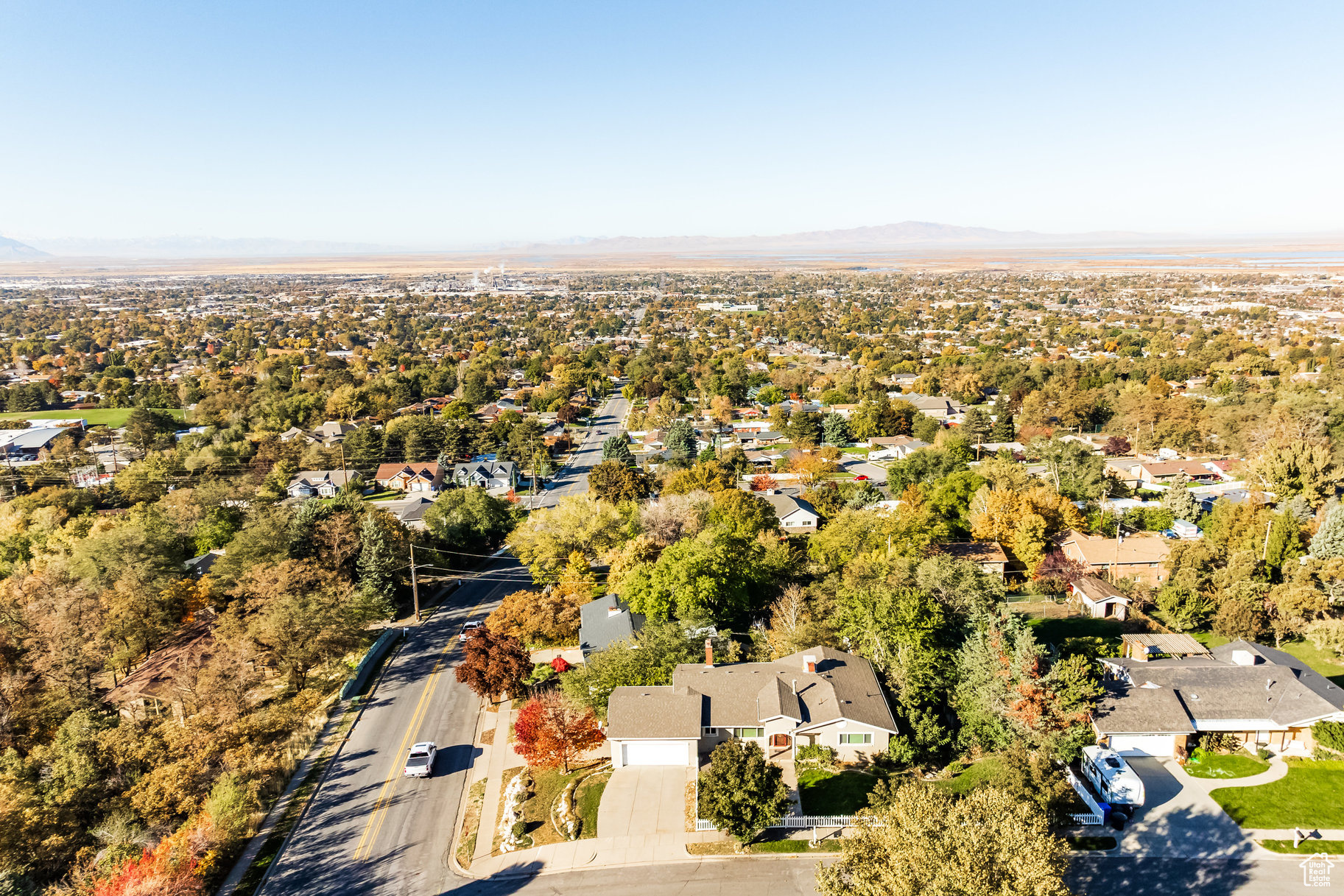 Bird's eye view with a mountain view