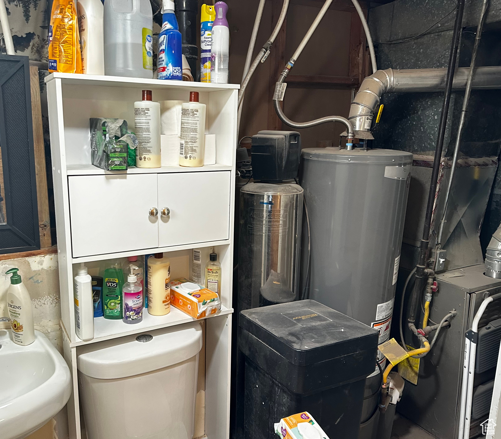 Utility room with sink and water heater