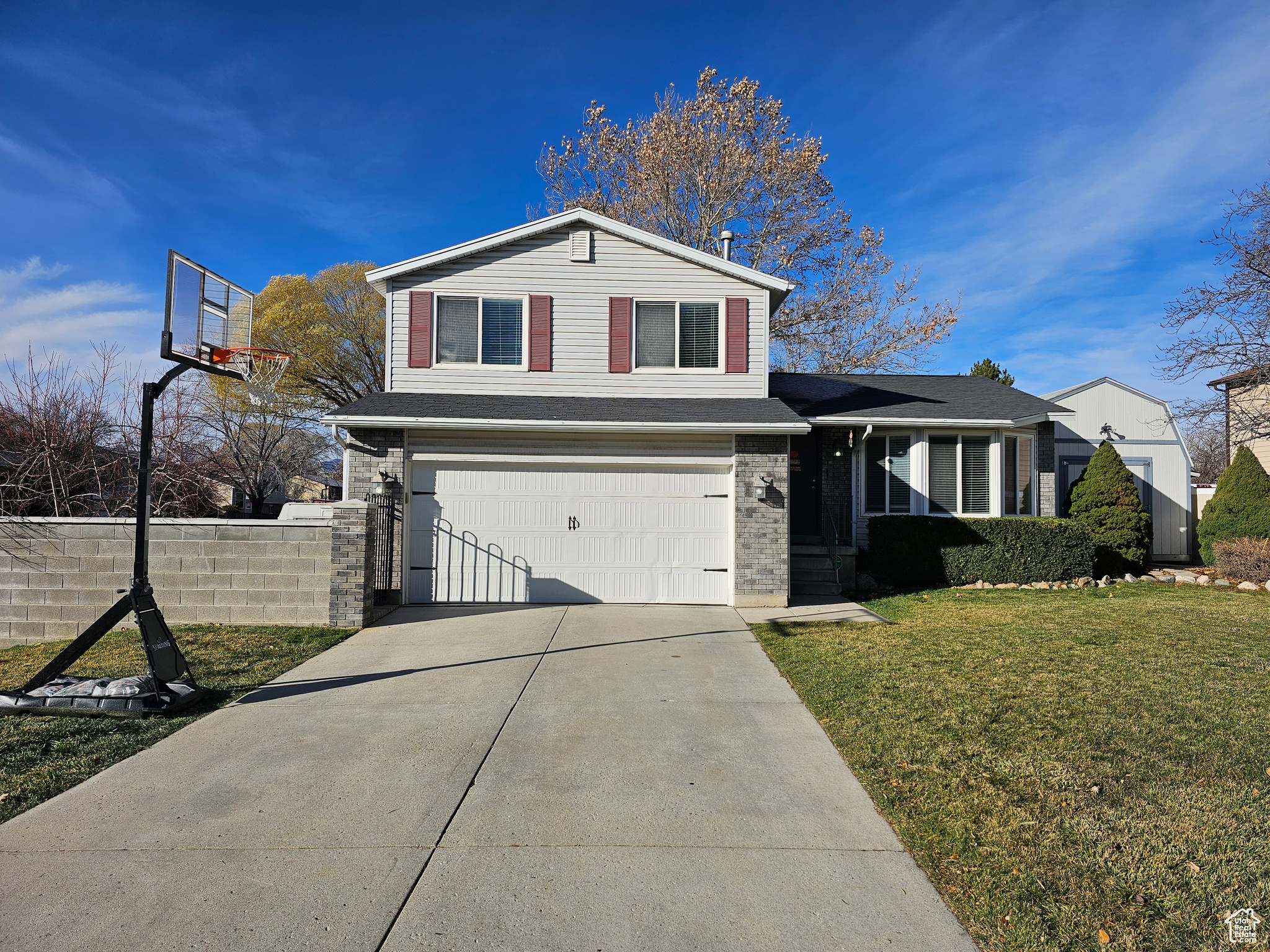 Split level home featuring a front lawn and a garage