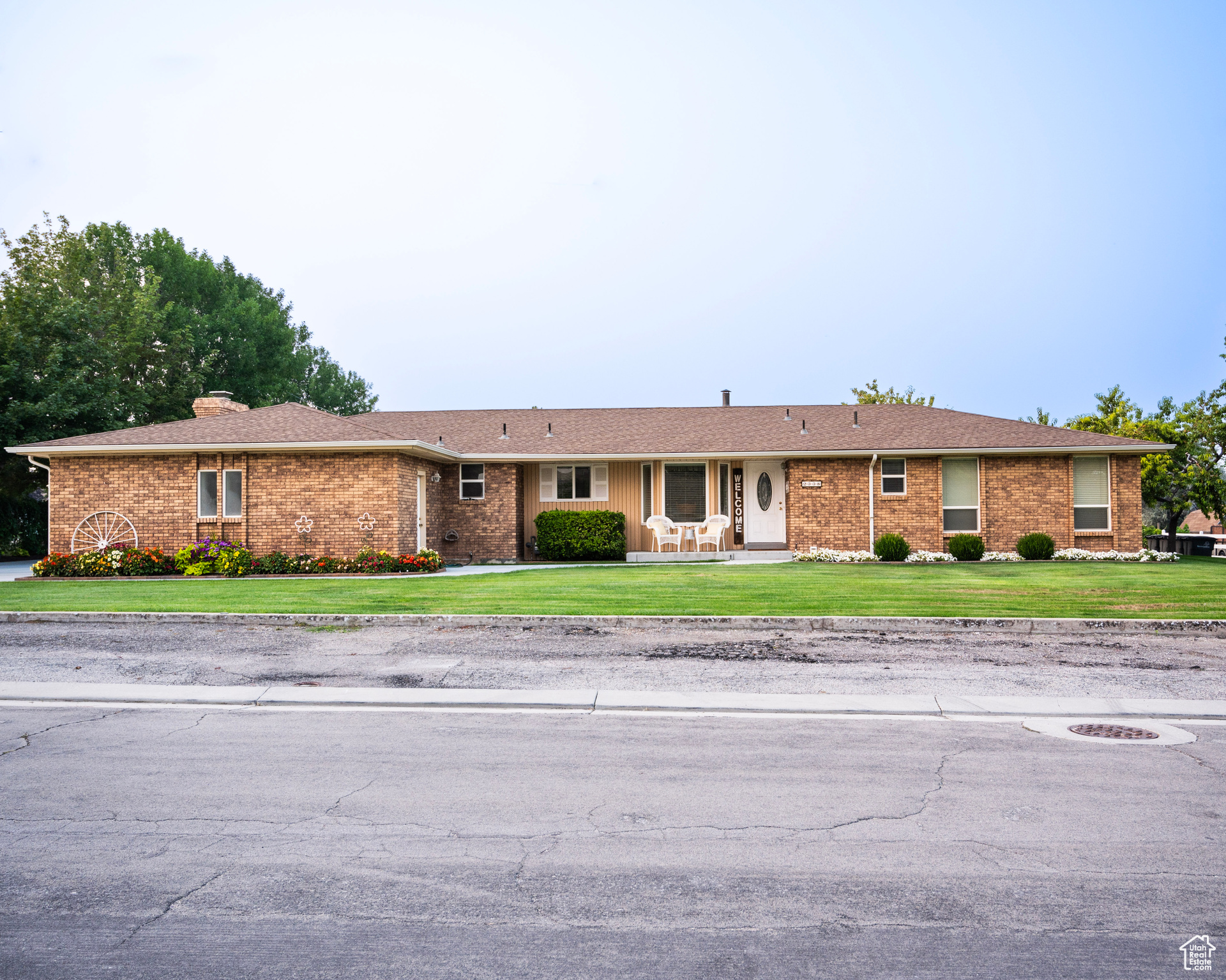 Ranch-style home featuring a front yard