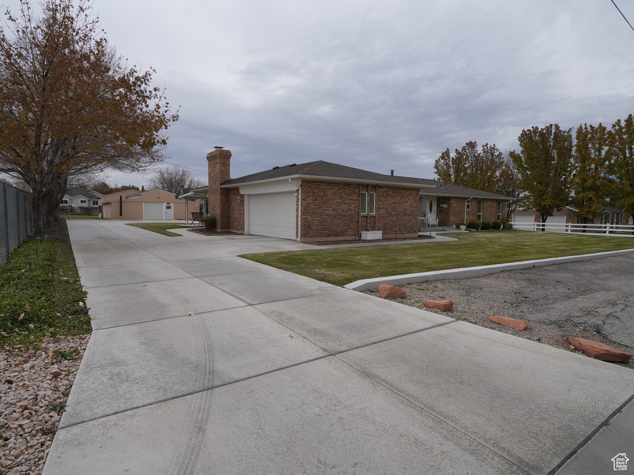 View of side of property featuring a lawn and a garage