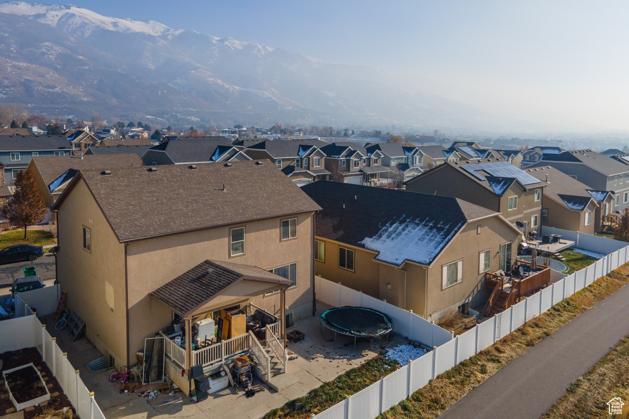 Drone / aerial view featuring a mountain view