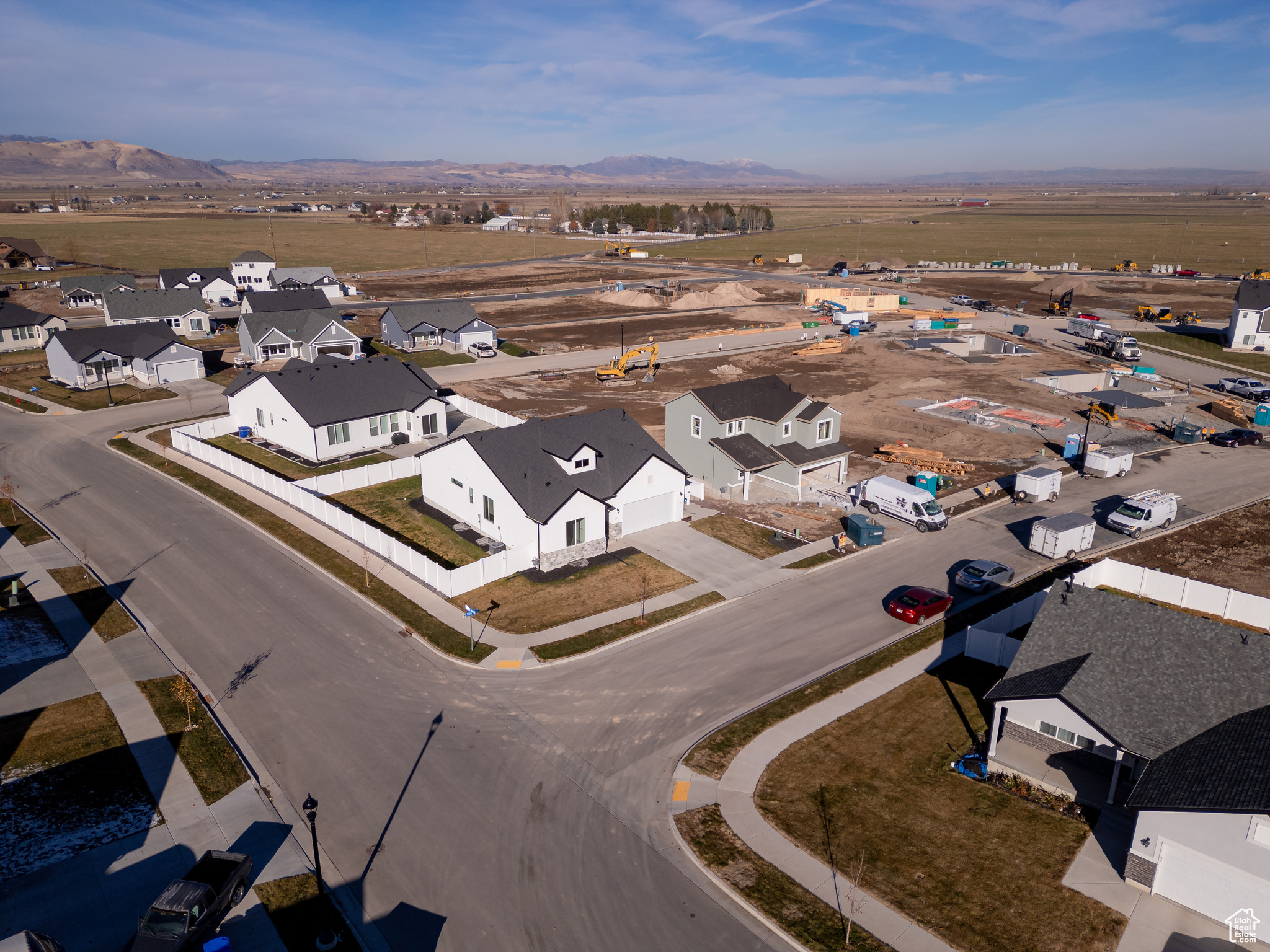 Drone / aerial view featuring a mountain view