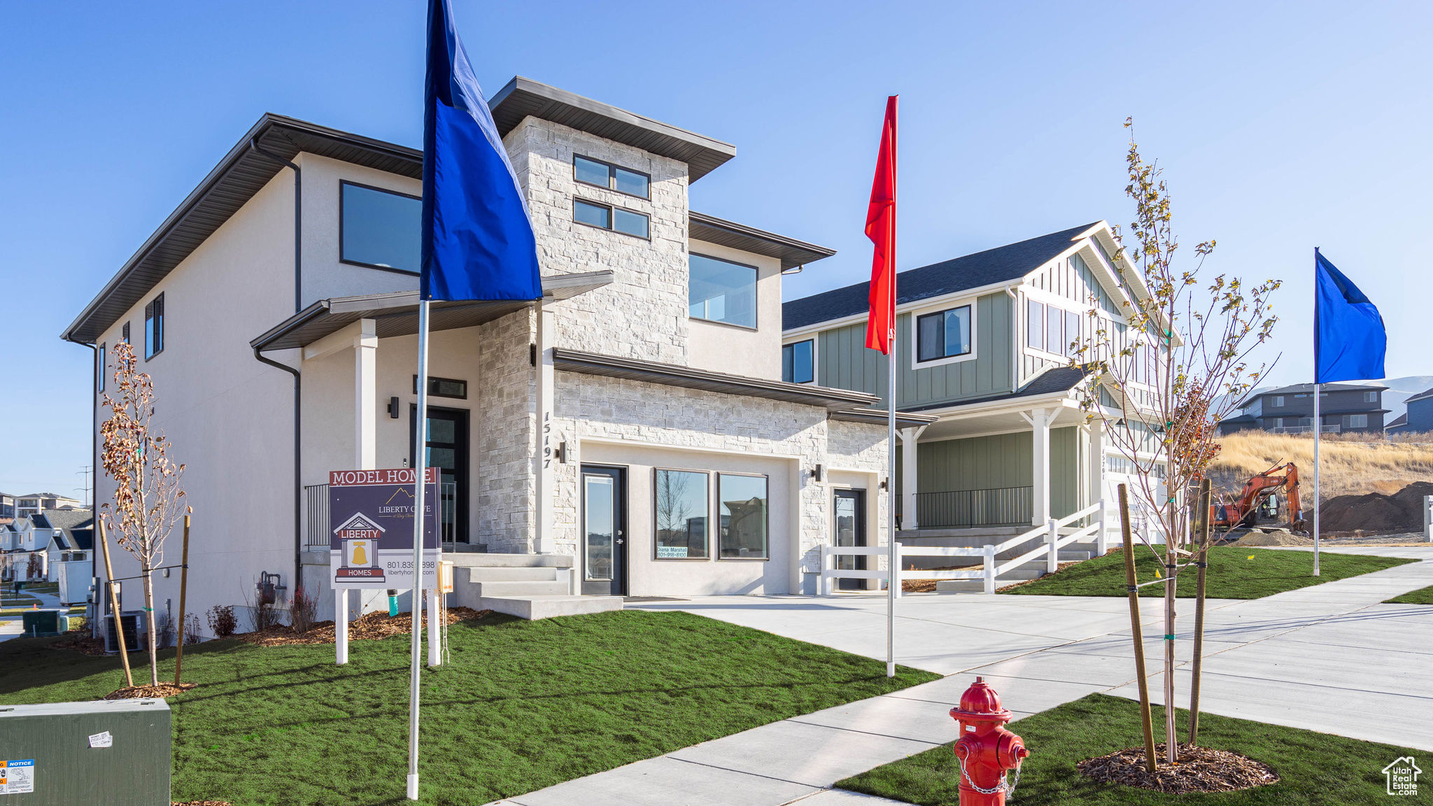 View of front of house with a front lawn