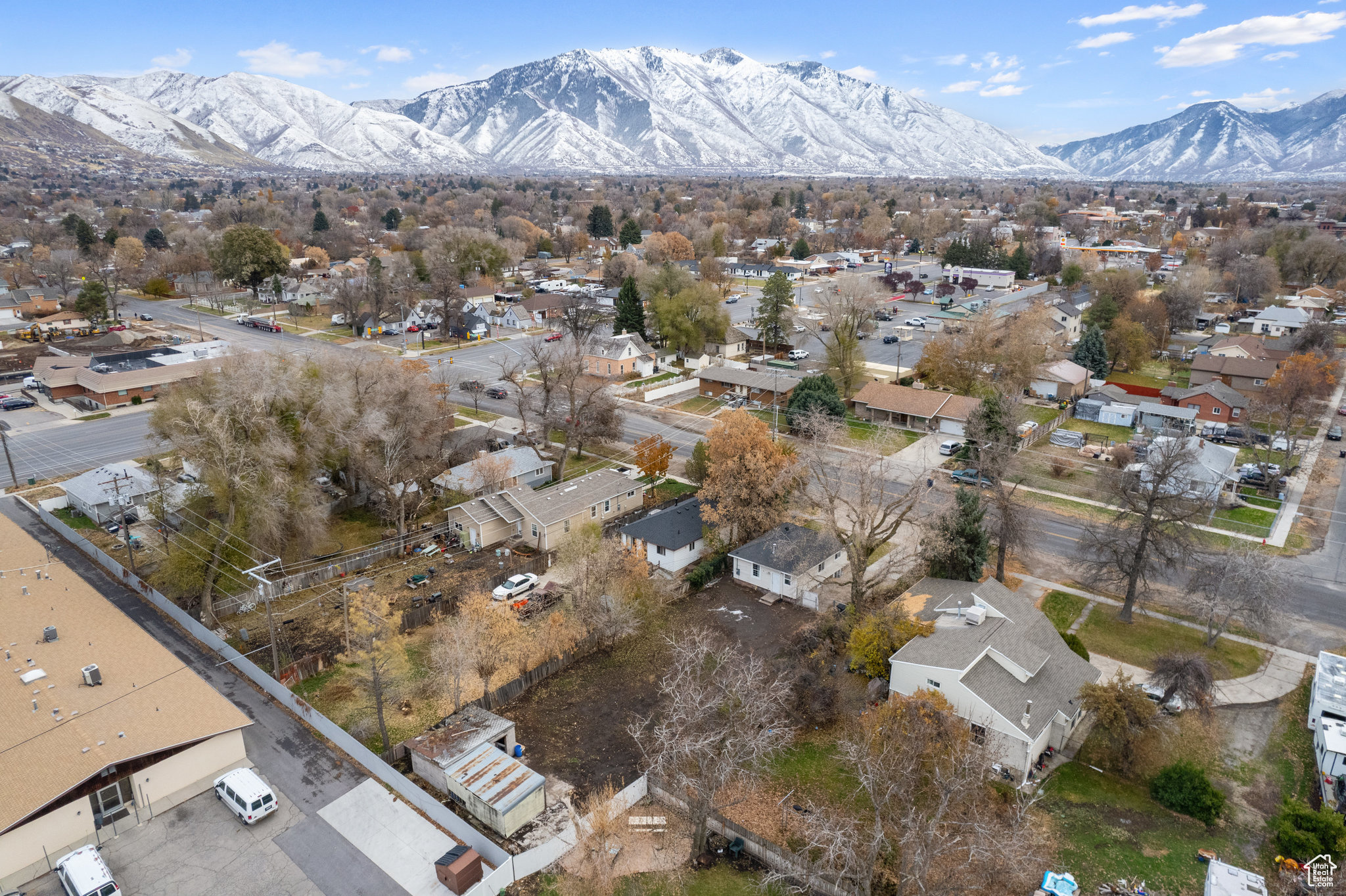 Drone / aerial view featuring a mountain view