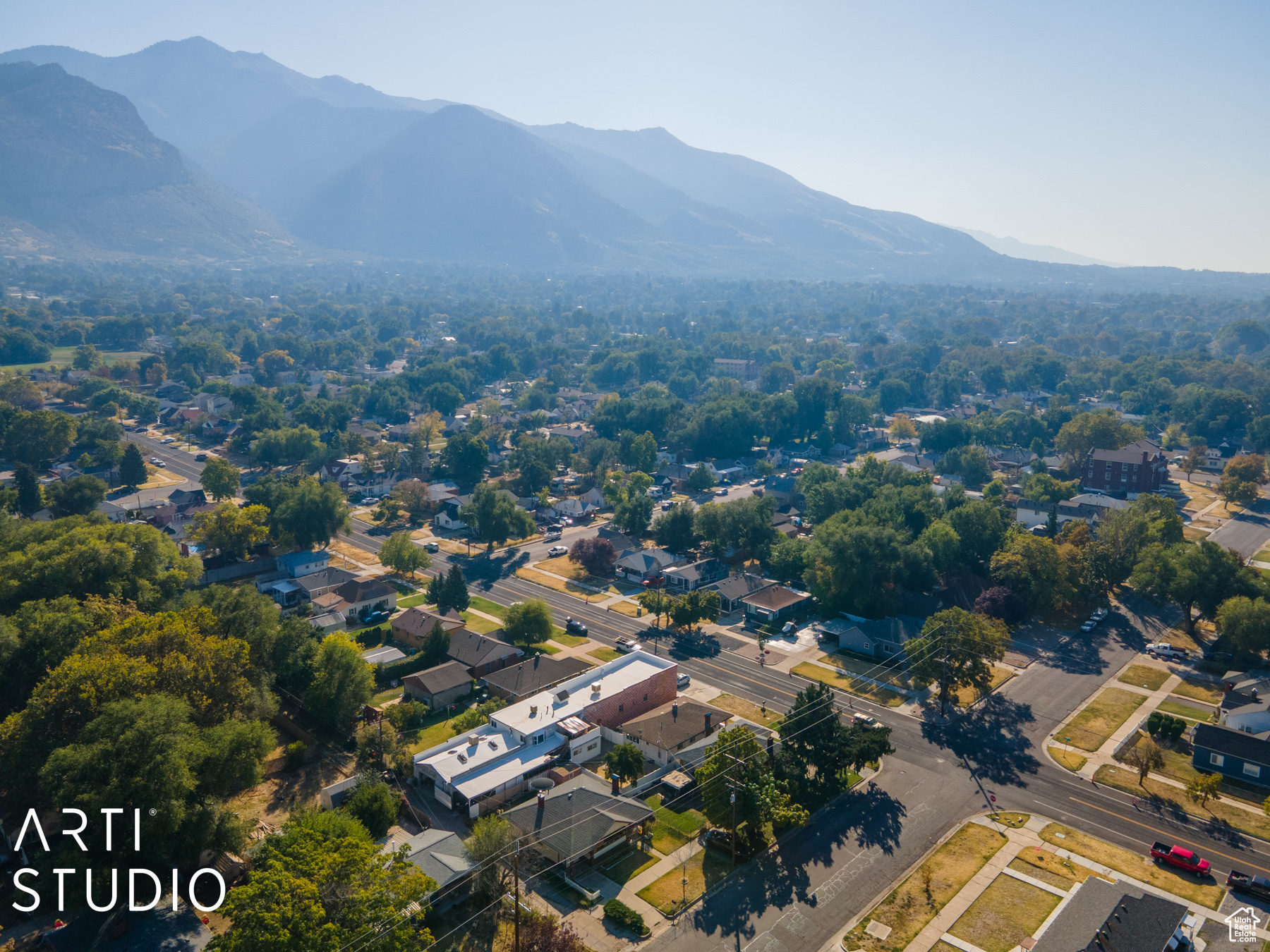 Drone / aerial view featuring a mountain view