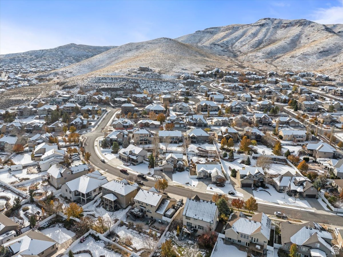 Bird's eye view featuring a mountain view