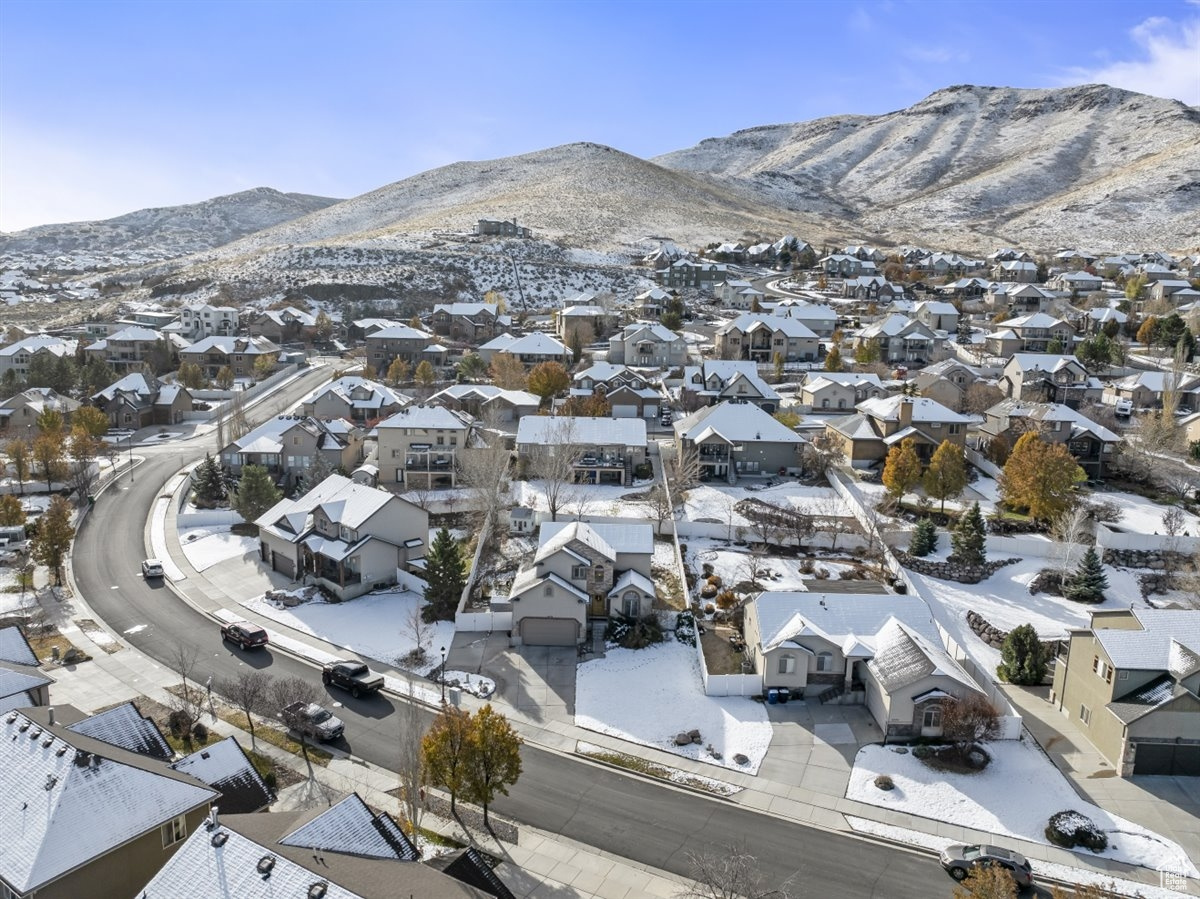 Snowy aerial view featuring a mountain view