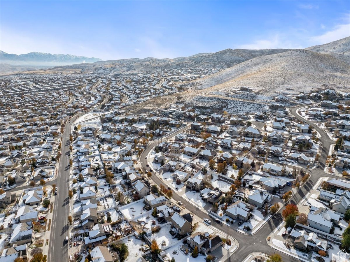 Bird's eye view with a mountain view