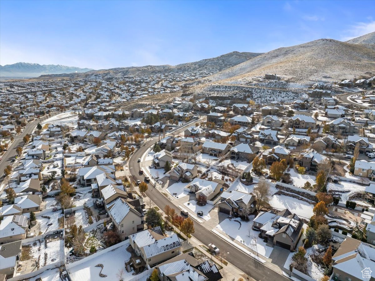 Snowy aerial view featuring a mountain view