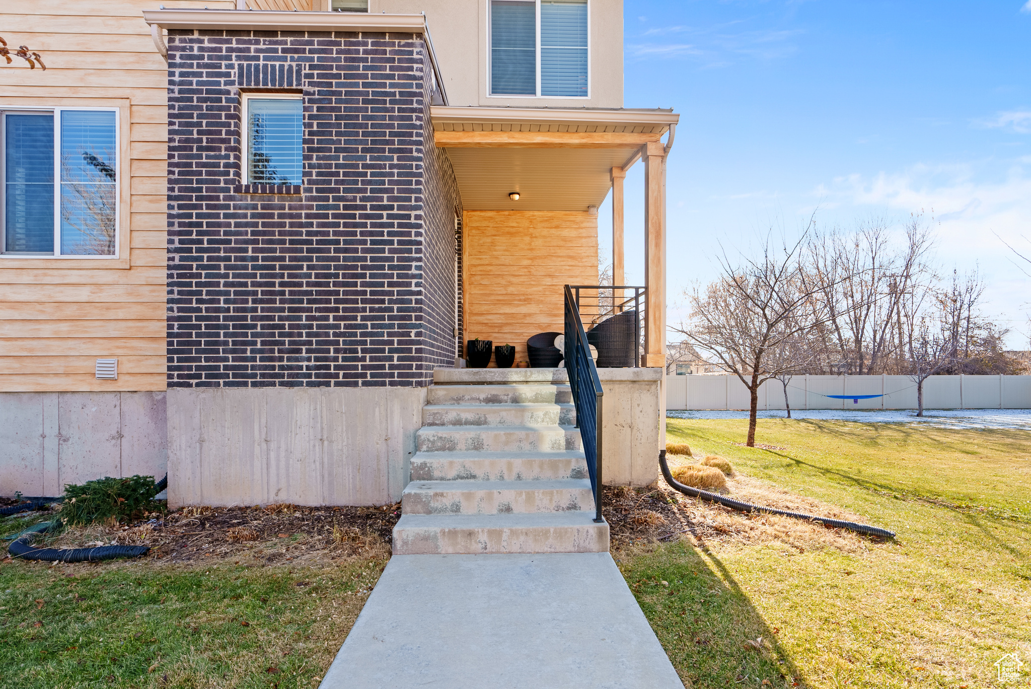 Entrance to property with a yard