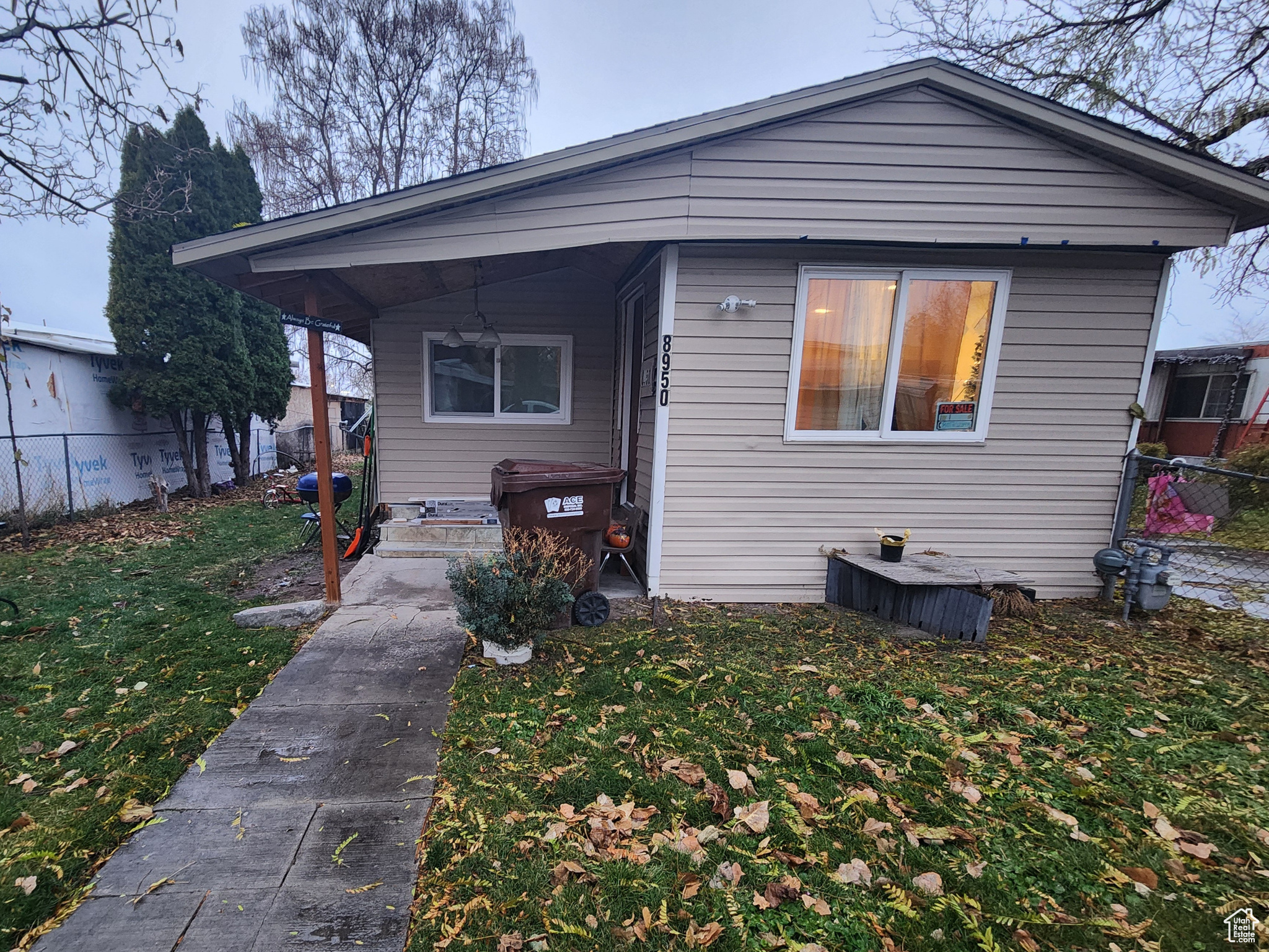 View of front of house featuring a front yard