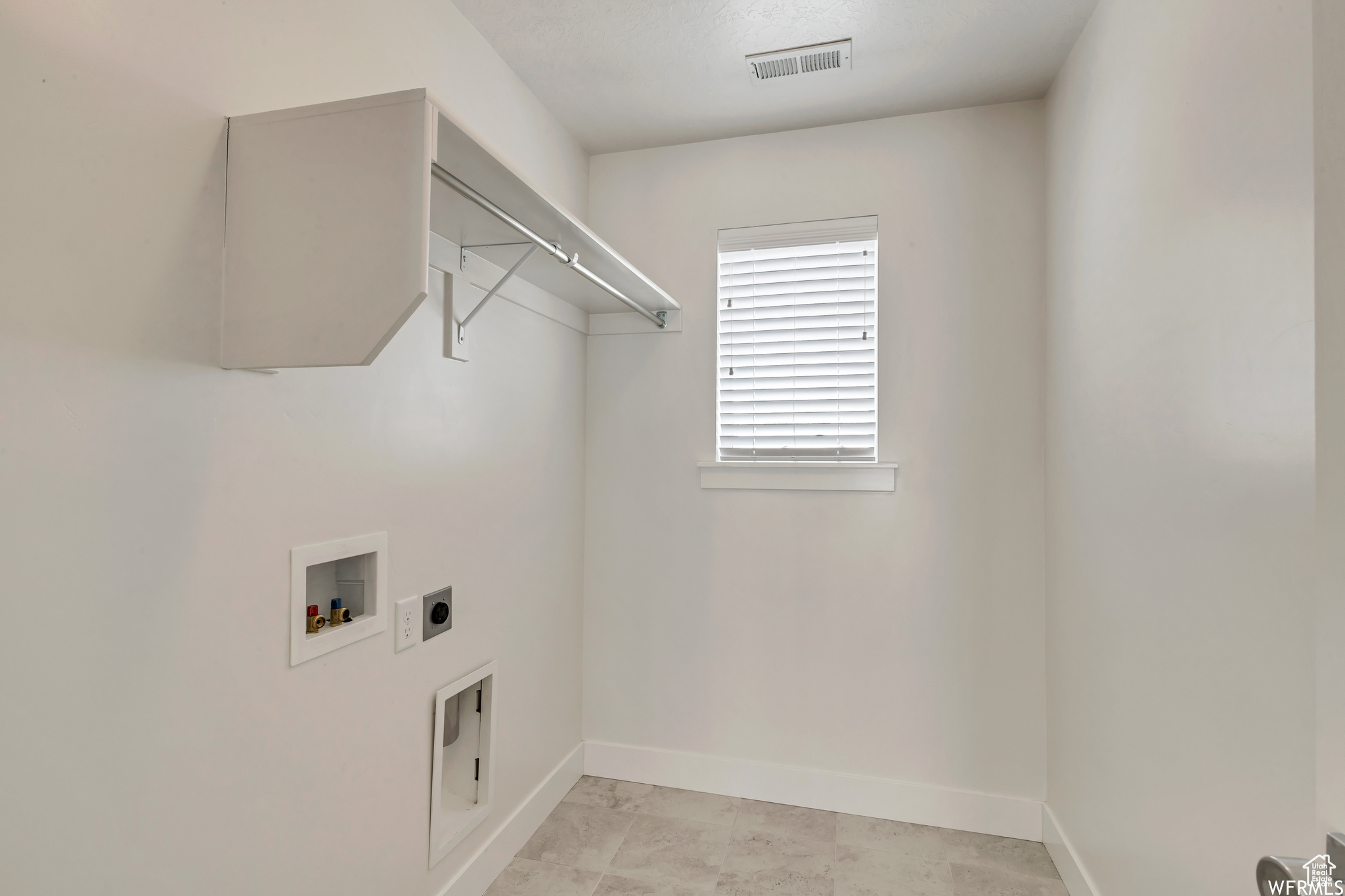 Laundry room featuring electric dryer hookup and washer hookup