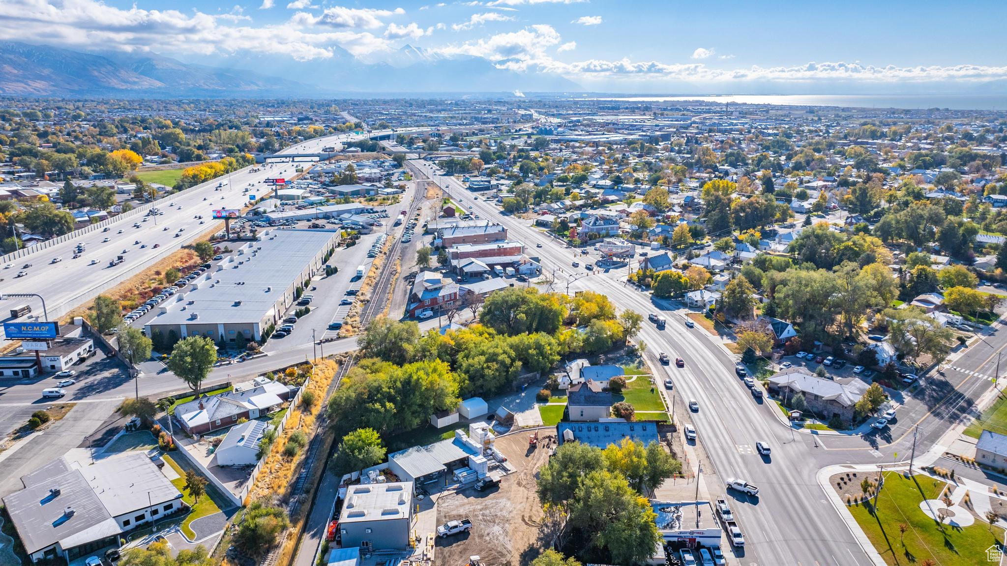 Bird's eye view featuring a mountain view