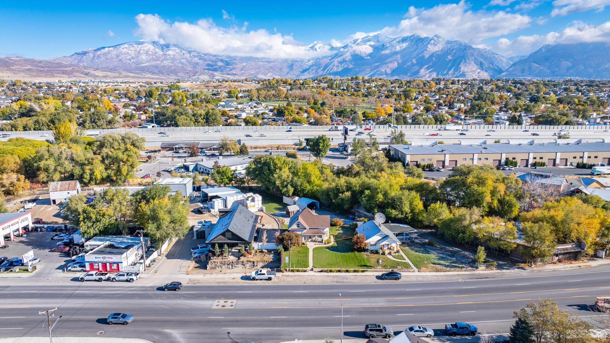 Bird's eye view featuring a mountain view