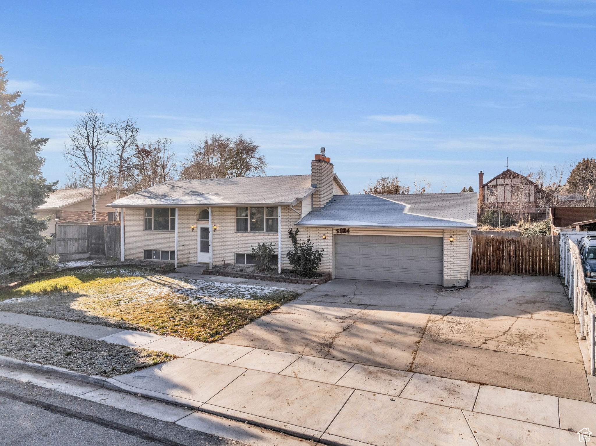 Ranch-style house featuring a garage