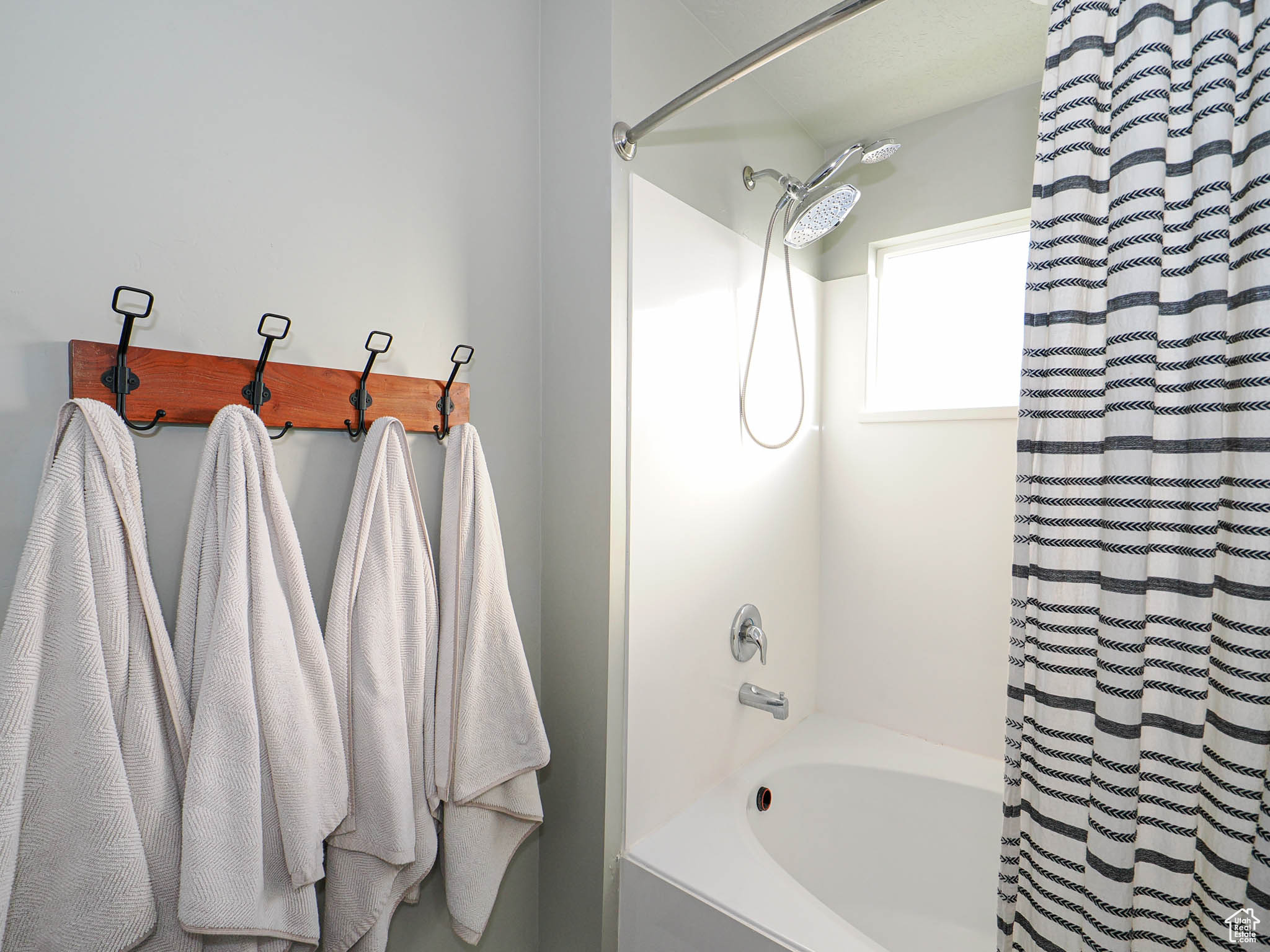 Bathroom with shower / tub combo