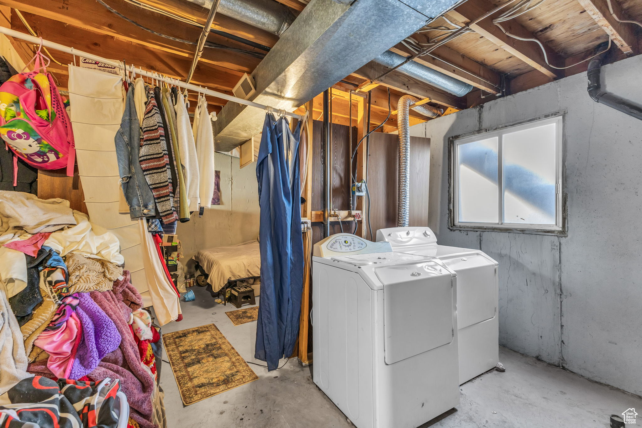 Basement with washing machine and dryer