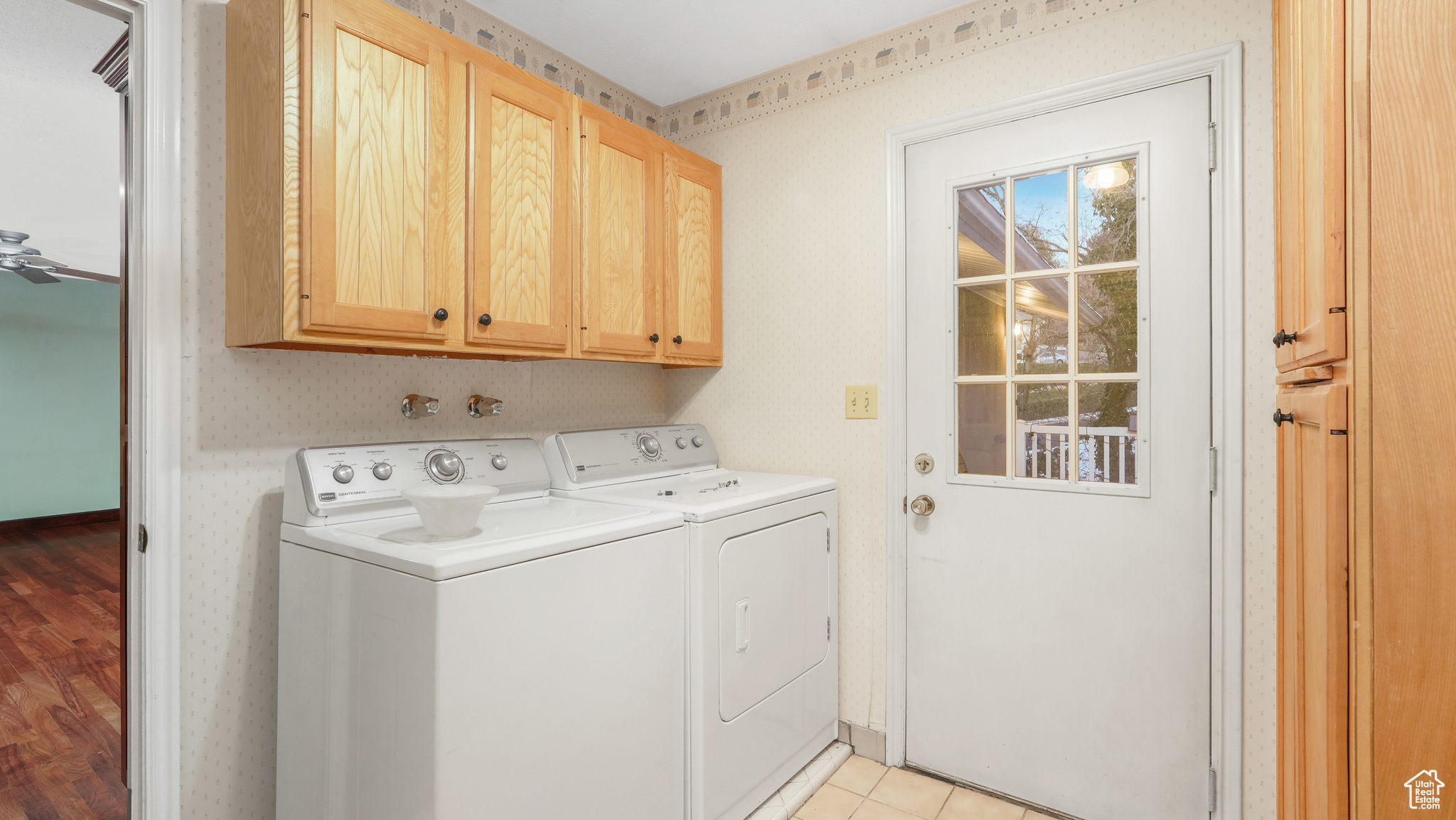 Laundry area featuring cabinets, independent washer and dryer, and light wood-type flooring