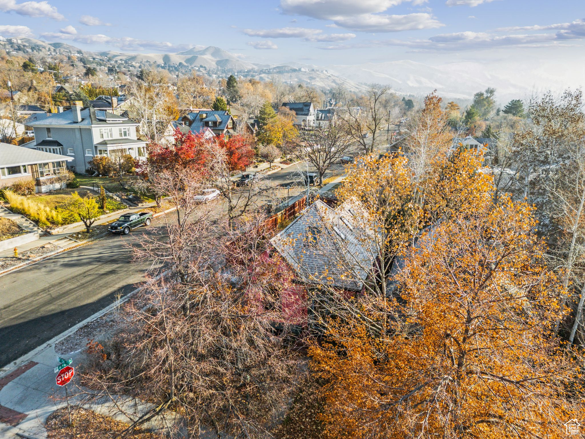 Bird's eye view with a mountain view