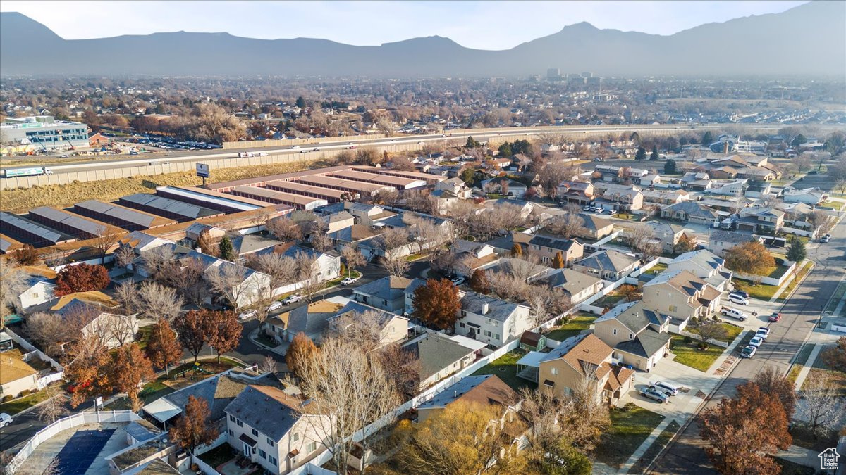 Aerial view with a mountain view