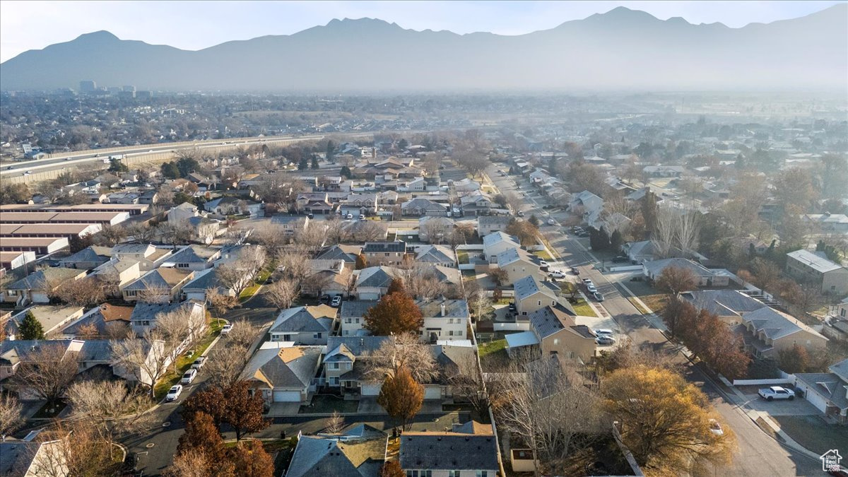 Bird's eye view with a mountain view