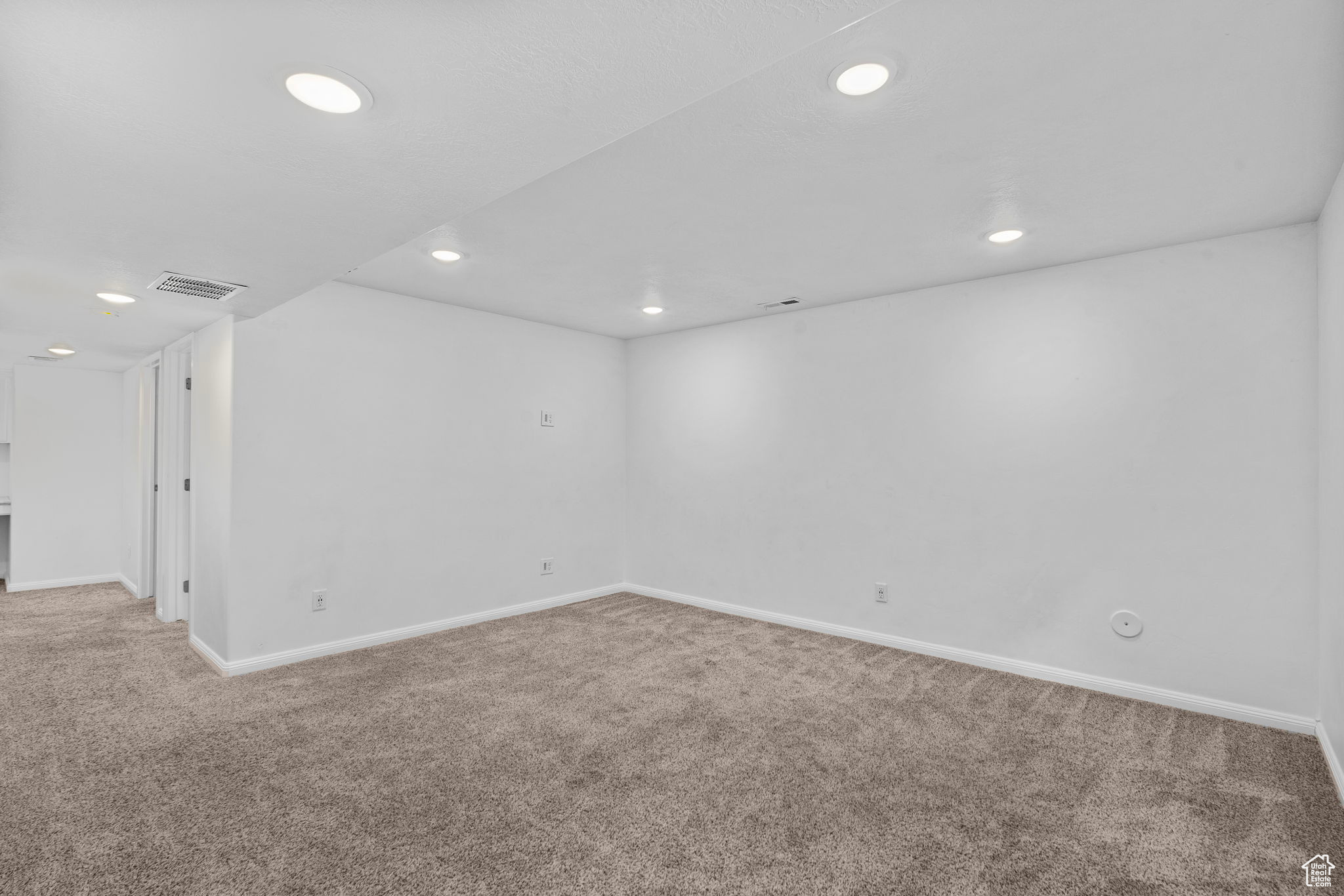 Unfurnished room with carpet flooring