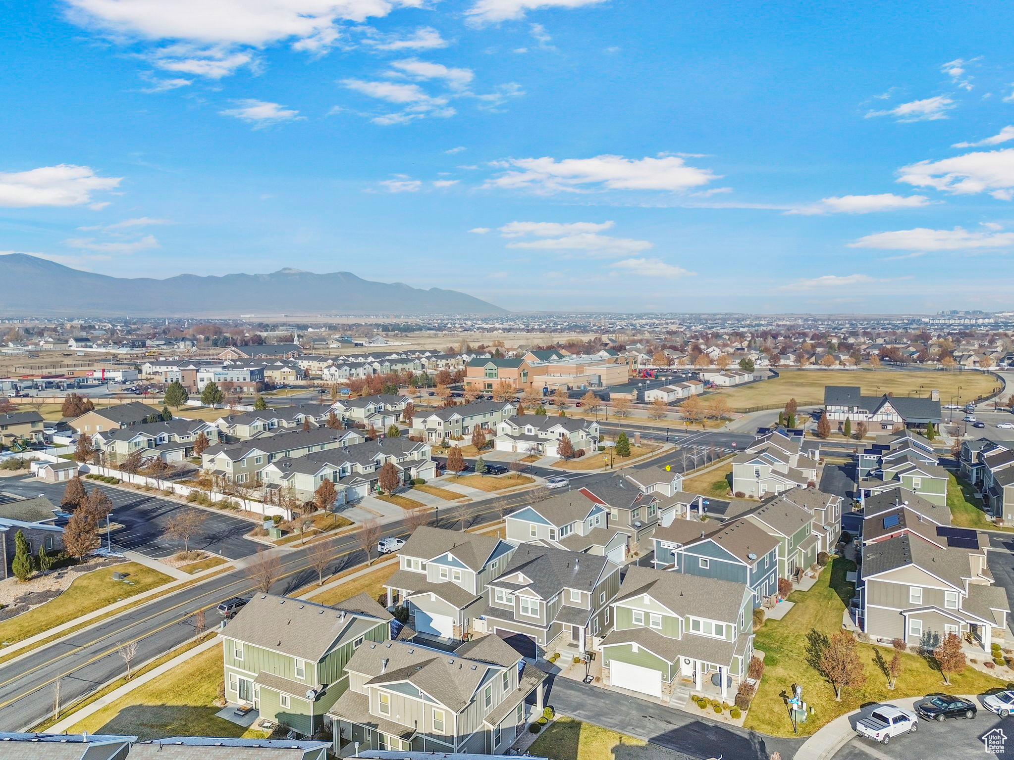 Bird's eye view with a mountain view