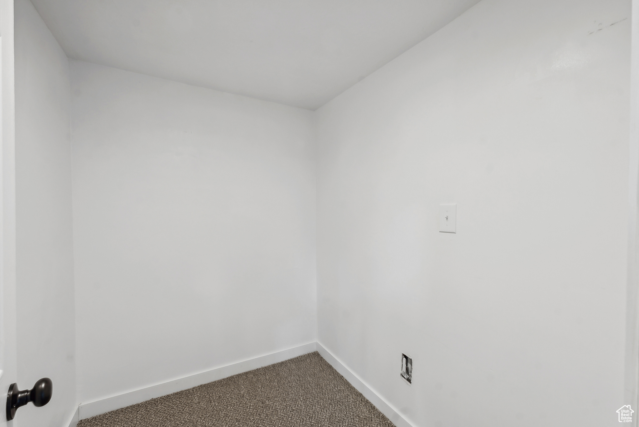 Unfurnished room featuring carpet flooring